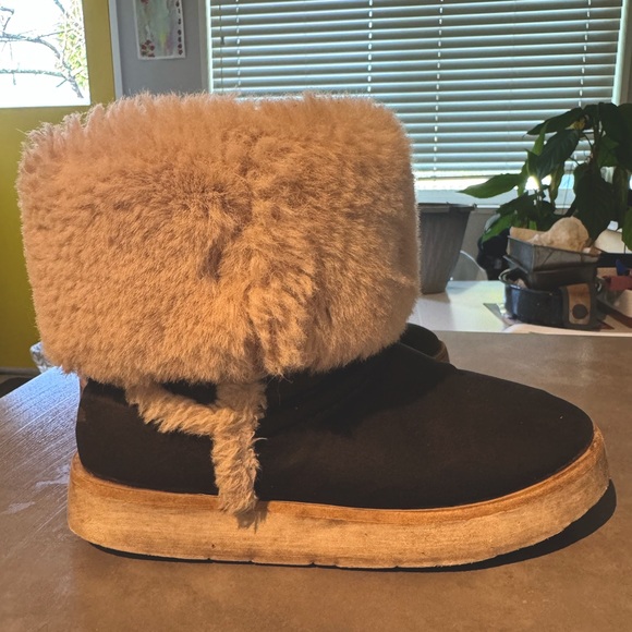 Warm winter boots - Picture 1 of 3